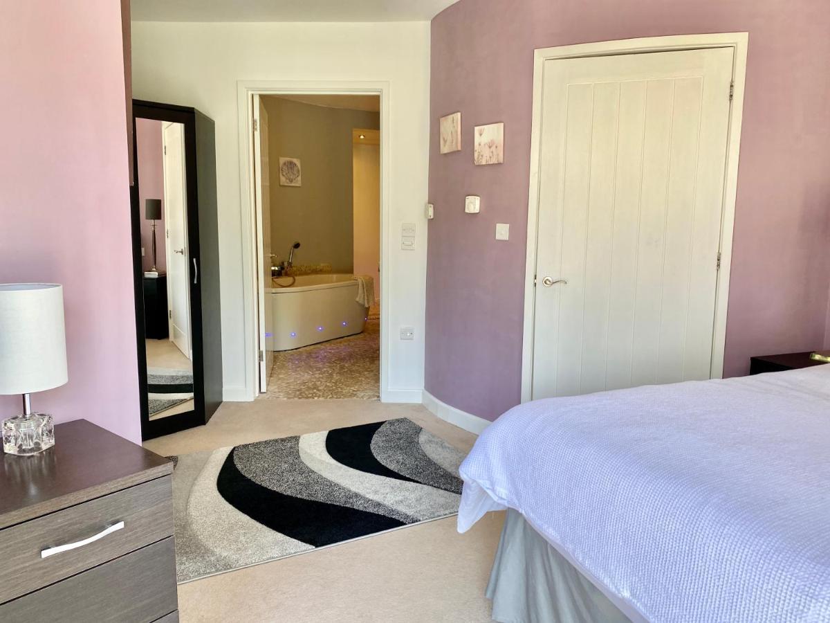 One Of The Best Properties In Lyme! Breathtaking Views Across The Whole Bay. 3 Stories With 2 Tier Veranda Around The Property. Sleeps 6 Lyme Regis Exterior foto