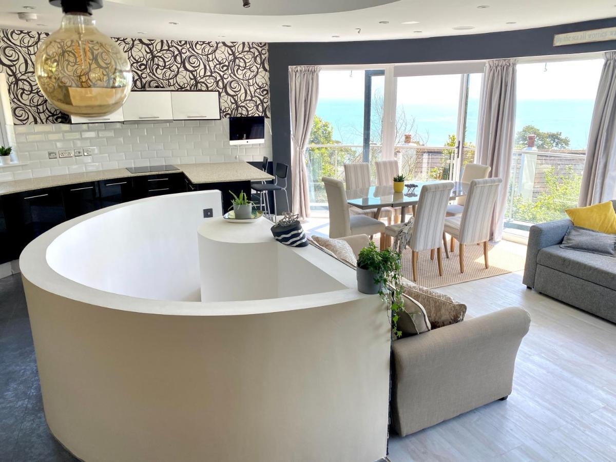 One Of The Best Properties In Lyme! Breathtaking Views Across The Whole Bay. 3 Stories With 2 Tier Veranda Around The Property. Sleeps 6 Lyme Regis Exterior foto