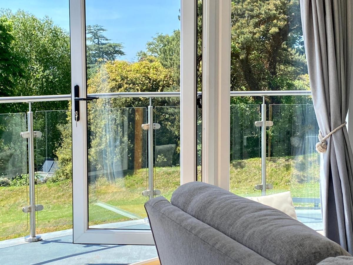 One Of The Best Properties In Lyme! Breathtaking Views Across The Whole Bay. 3 Stories With 2 Tier Veranda Around The Property. Sleeps 6 Lyme Regis Exterior foto