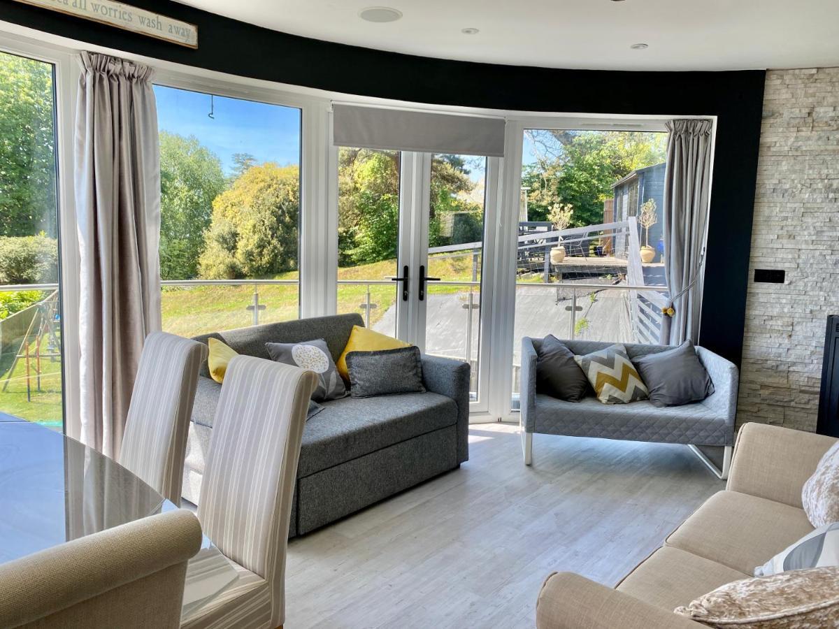 One Of The Best Properties In Lyme! Breathtaking Views Across The Whole Bay. 3 Stories With 2 Tier Veranda Around The Property. Sleeps 6 Lyme Regis Exterior foto