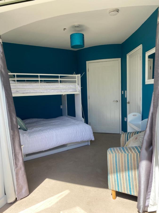 One Of The Best Properties In Lyme! Breathtaking Views Across The Whole Bay. 3 Stories With 2 Tier Veranda Around The Property. Sleeps 6 Lyme Regis Exterior foto