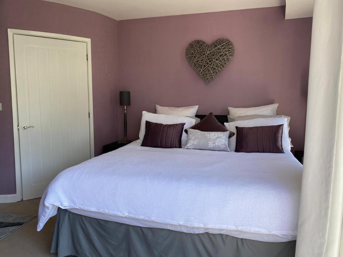 One Of The Best Properties In Lyme! Breathtaking Views Across The Whole Bay. 3 Stories With 2 Tier Veranda Around The Property. Sleeps 6 Lyme Regis Exterior foto