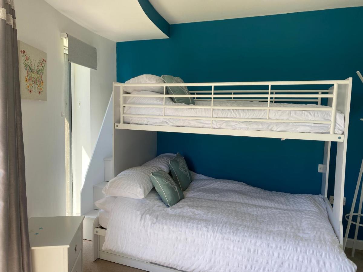 One Of The Best Properties In Lyme! Breathtaking Views Across The Whole Bay. 3 Stories With 2 Tier Veranda Around The Property. Sleeps 6 Lyme Regis Exterior foto